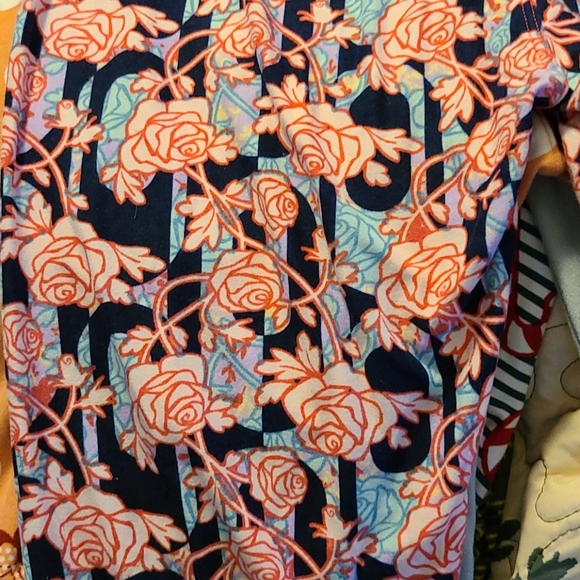 PERFECT ROSES LEGGINGS - Picture 2 of 3